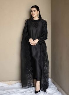 Black Suits For Women Indian, Black Suit For Women Pakistani, Black Suit For Women Indian, Satin Kurti Designs, Black Suit For Women, Black Anarkali Dress, Black Suit Designs, Dress Patern, Suits For Women Indian