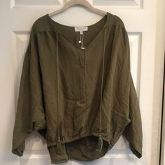 Hayden Los Angeles Brand Size Xs Pullover Loose Fit Blouse. 100% Polyester. Long Sleeve. Olive Green. Nwt. Spring V-neck Long Sleeve Loungewear Top, Khaki V-neck Top For Spring, Casual V-neck Long Sleeve Top With Relaxed Fit, Solid Color V-neck Long Sleeve Top, Casual Batwing Sleeve Long Sleeve Top For Fall, Casual Batwing Sleeve Top For Fall, Casual Solid V-neck Long Sleeve Top, Solid V-neck Long Sleeve Top Casual, Spring Khaki V-neck Blouse