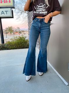 Go big or go home in these extreme flared western-inspired jeans. Look your best with a dramatic flared bottom and a hip-hugging high rise that can’t be beat. Pair them with your favorite Wrangler tee for a show-stopping outfit! High rise Slim through the hip and thigh Extreme flared bottom opening Destruction details Retro Flare Jeans, Go Big Or Go Home, Jeans Look, V Neck Prom Dresses, Fashion Hacks Clothes, Low Iron, Look Your Best, Flare Jeans, Bell Bottom Jeans