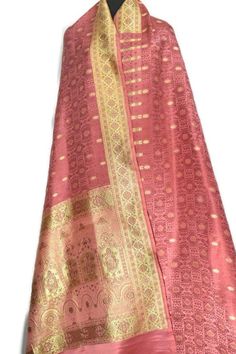 Beautiful Pink Colored 100% Pure Satin Silk Jacquard Weave Hand Woven Sari. This sari features Floral design with Golden color Hand woven design with Jamawar hand-woven work at pallu & border of the sari. The center part of sari has Floral design with similar woven work. # Quality : Pure Satin silk Floral Hand Woven Brocade Weave Indian sari. # Length : 5.05 Yard approx.. # Width : 44 Inches # Weight : 900 GRMS # Condition : Preowned but new condition. ( I will be glad if you message me for Silk Outfits, Silk Bag, Vintage Sari, Rose Vintage, Indian Sari, Vintage Saris, Woven Design, Embroidery Craft, Pink Vintage