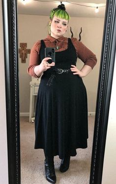 Witchy Outfits Aesthetic, 2000s Punk Fashion, Plus Size Alt Fashion, Edgy Work Outfits, Outfits Date, Look Office, Apple Shape, Fashion 90s