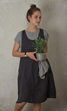 "Our linen apron pinafore dress is made of high-quality linen fabric. Rounded neckline, deep armholes, side seam pockets. It is a very simple and yet feminine pinafore dress. it can be your best friend when you are in a kitchen, garden, or even in your art studio, it protects your clothes and looks beautiful at the same time. -- ABOUT THE ITEM -- * 100% pure linen is prewashed to avoid shrinkage * Color is shown: NATURAL FLAX (medium); LIGHT GREY (medium); CHARCOAL (medium) * deep armholes * Sco Linen Apron Pinafore, Linen Apron Dress, Dress Garden, Linen Pinafore, Summer Linen Dresses, Linen Short, Linen Tunic, Apron Dress, Pinafore Dress