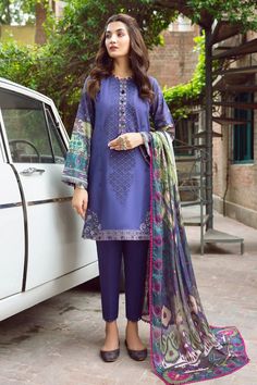 Elegant Lawn Kameez Trouser Dupatta Pakistani Eid Dress Blue Linen Suit, Pakistani Winter Dresses, Suit Pakistani, Pakistani Designer Clothes, Winter Suits, Pakistani Lawn Suits, Eid Dresses, Luxury Wear, Maria B