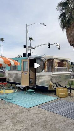 Vintage Campers Trailers, Holiday House, Vintage Trailer, Vintage Trailers, Camper Trailers, Vintage Camper, House On Wheels, Travel Trailer, Holiday Home