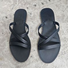 Madewell Black Boardwalk Crisscross Slide Sandal In Leather Style #: Am203 Color: True Black Sizes: 6 & 8.5 Women Bought From Nordstrom Rack Brand New W/Box Only Take Out For Pics Never Worn!! Black Cross Strap Sandals For Vacation, Black Cross Strap Beach Sandals, Black Slides, Madewell Shoes, Leather Style, Take Out, Slide Sandals, Leather Fashion, Women's Shoes Sandals