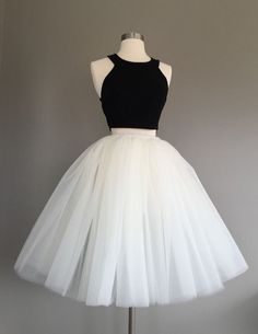 awesome Jupon en tulle : Elfenbein Tüll Rock hellen Elfenbein Tüll Rock von shopVmarie... Ivory Tulle Skirt, Adult Tulle Skirt, Gonna In Tulle, White Homecoming Dresses, Cute Homecoming Dresses, Two Piece Homecoming Dress, Graduation Dresses, Short Prom Dress, Modieuze Outfits