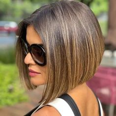 Κούρεμα Bob, Inverted Bob Haircuts, Rambut Brunette, Angled Bob Haircuts, Bob Haircut For Fine Hair, Hairstyle Inspiration, Bob Hairstyles For Fine Hair, Short Bob Haircuts, Haircuts For Fine Hair