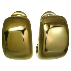 These classic Cartier earrings from the timeless Nouvelle Vague collection are crafted in 18k yellow gold. Made in France circa 1990s. Measurements: 0.43" (11mm) width, 0.70" (18mm) length. Cartier Gold Jewelry For Evening, Luxury Yellow Gold Clip-on Earrings With Polished Finish, Luxury Polished Yellow Gold Clip-on Earrings, Timeless Yellow Gold Clip-on Earrings For Formal Events, Timeless Yellow Gold Clip-on Earrings For Formal Wear, Luxury Cartier Yellow Gold Earrings, Cartier Yellow Gold Jewelry For Evening, Cartier Yellow Gold Formal Earrings, Evening Yellow Gold Jewelry With Box Clasp