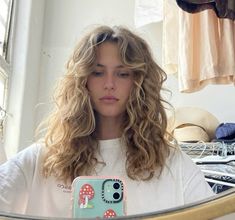 ✩ aesthetic Wedding Guest Hair Natural Curly, Naturally Curly Hair With Curtain Bangs, 2b Hair With Bangs, Curly Hair Long Layers Face Framing, Face Framing Layers Wavy, Fluffy Curled Hair, Haircut Wavy Hair Medium, Curly Curtain Bangs Long, Adina Core