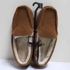 Brand: George Product Or Item: Moccasin Slipper Gender: Men, Man, Male, Guy Size: 7-8 Color: Tan Closure: Slip On Or Slip Off See Pictures For Approximate Measurements Features: Easy On - Easy Off Indoor Or Outdoor Soles Leather Upper Material, Fabric Or Fiber Content: Leather Upper, Balance Man Made No Bundles Over 5 Pounds. Casual Slippers With Removable Insole And Plain Toe, Casual Winter Slippers With Leather Sole, Gray Dress Shoes, Moccasin Slipper, Suede Shoes Men, Black Leather Dress Shoes, Mens Slip On Loafers, Black Slippers, Black Leather Dresses