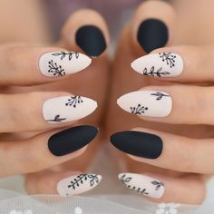 Press On Nails Black, Almond Press On Nails, Nails 2022, Smink Inspiration, Almond Nails Designs, Nails Black, Chic Nails, Short Acrylic Nails