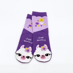 Avis aux parents !Vous cherchez un moyen de renforcer la confiance de votre enfant ? Nos chaussettes à message positif sont conçues pour votre enfant. Non seulement elles sont disponibles dans des couleurs vives et amusantes, mais chaque chaussette contient également un mot positif tel que "courageux" ou "confiant".Ces messages édifiants rappellent à vos enfants leurs meilleures qualités et leur donnent l'estime de soi dont ils ont besoin. Nos chaussettes sont disponibles dans une grande variété Unicorn Kitty, Message Positif, Unicorn Cat, I Am Worthy, Uplifting Messages, Girls Socks, Positive Messages, Positive Words, Cool Patterns