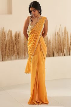 Yellow Saree Look Traditional, Plain Yellow Saree For Haldi, Freshers Dress, Plain Yellow Saree, Yellow Saree Look, Yellow Saree For Haldi, Yellow Chiffon Saree, Mustard Yellow Saree, Yellow Georgette Saree