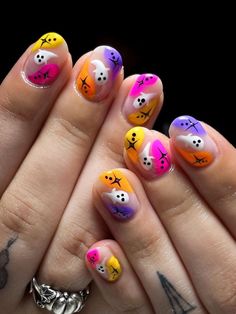 colorful ghost nails Short Halloween Nails, Cat Nail Designs, Black Halloween Nails, Short Nail Manicure, Halloween Press On Nails, Pumpkin Nails