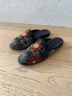 Beautiful pair of vintage slip on mules by Frankie & Baby by Beverly Feldman, in a black silk with whimsical floral embroidery with beaded embellishments.   Size 6. I have two pair of those, both are in a good vintage condition, the cord around the foot entrance shows wear and rub off of the material, though the loafers themselves still have lots of life left. These shoes will definitely make a statement! beautiful craftsmanship! Thank you for your interest! Bohemian Round Toe Slippers For Spring, Floral Embroidery Slip-on Flats, Bohemian Closed Toe Slippers For Spring, Bohemian Spring Closed Toe Slippers, Traditional Slip-on Mules For Spring, Traditional Flat Heel Spring Mules, Traditional Round Toe Slippers For Spring, Traditional Flat Heel Mules For Spring, Traditional Black Round Toe Slippers