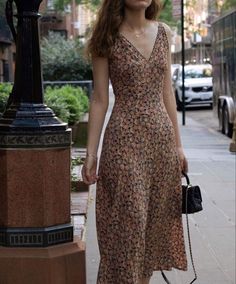 Cute Buissnes Outfits Woman, Cute Dresses Casual Long, Dress For Slim Women Outfit Ideas, 32dd Outfits, Romcom Aesthetics Outfits, Phobe Tokin Outfits, Midi Sun Dress, Cute Maxi Dress Outfits, Minimalistic Chic Outfits