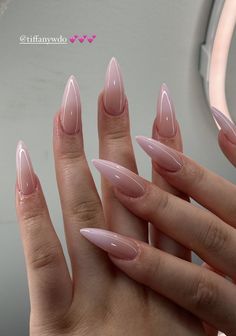 Stiletto Nails Idea, Cute Long Almond Nails, Almond Point Nails, Nail Inspo Long Almond, Almond Stiletto Nails Design, Steletoes Nails Design, Nail Inspo New Years, Nail Ideas Stiletto, Nails Stiletto Long