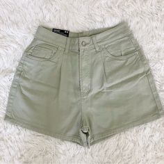 Nwt Divided By H&M High Waist Mom Shorts Sage Green Denim Size 6 Waist Measures 13” Across Top Rise Measures 12” Inseam Measures 3” Smoke Free Home Solid High Waist Cotton Jean Shorts, High Waist Cotton Jean Shorts, Solid Color High-rise Cotton Jean Shorts, High Rise Solid Color Cotton Jean Shorts, High Rise Solid Cotton Jean Shorts, High-rise Solid Color Cotton Jean Shorts, Trendy Relaxed Fit Khaki Shorts, Green Denim Jean Shorts For Spring, Trendy H&m Cotton Jeans