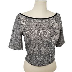 Pictures Don't Do This Justice. Super Cute Crop Top With A Black And White Paisley Geometric Printed Design. Exposed Zipper Detail In The Back. 3/4 Length Sleeves With Some Stretch To The Material. Would Look Great On It's Own, Or Under A Sweater Or Blazer. Womens Size Medium New With Tags ( Line Marked Through Brand Tag) Pet Free And Smoke Free Home Measurements Provided To Determine The Perfect Fit For You Offers Welcome Shipped Daily Spring Summer Fall Beach Boat Vacation Casual Classy Classi Black Short Sleeve Top With Paisley Print, Black Short Sleeve Tops With Paisley Print, Black Paisley Print Summer Top, Black Paisley Print Top For Summer, Chic Fitted Paisley Print Tops, Elegant Paisley Print Tops For Spring, Elegant Spring Paisley Print Tops, Elegant Paisley Print Top For Party, Elegant Black Paisley Print Tops