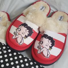 New Faux Fur Betty Boop Slippers Easy On And Off Classic Betty Blowing A Kiss Crochet Beach Sandals, Birkenstock Rubber Sandals, Betty Boop Gifts, Sandal Hotel, Betty Boop Pink, Embroidered Slippers, Crochet Sandals, Rubber Sandals, Soft Slippers