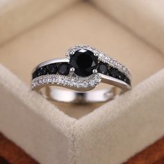 Dazzling Black Zircon Wedding Ring Women Gemstone Classic Jewelry Women Wedding Ring, Zierlicher Ring, Cubic Zirconia Rings, Zircon Ring, Deco Jewelry, Classic Jewelry, Jewelry Wedding, Engagement Jewelry, Trendy Jewelry