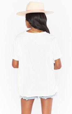 Show your spirit in the Cooper Tee! It's the perfect everyday t-shirt for a laid-back yet trendy look. Made from 100% organic cotton, this tee is soft, breathable, and comfortable for all-day wear. It features a relaxed, boxy fit that's universally flattering and pairs well with a variety of bottoms. Here's what makes the Cooper Tee special: Soft and breathable: Made from 100% organic cotton, this tee is gentle on your skin and perfect for warmer weather. Relaxed fit: The boxy cut drapes comfort