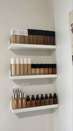 Makeup Room Aesthetic Ideas, Esthetician Makeup Room, Makeup Room Professional, Mua Studio Ideas, Makeup Studio Inspiration, Professional Makeup Vanity, Beauty Room In House, Small Makeup Studio Interior Design, Mini Makeup Studio At Home