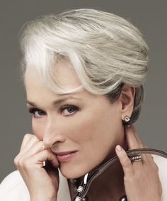 Meryl Streep as Miranda Priestly - Promotional Still Brigitte Lacombe, Diy Clothes And Shoes, Grey Hair, The Devil, Short Hairstyles For Women, Famous People