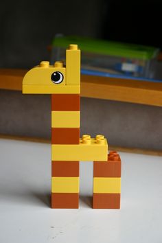 a toy giraffe made out of lego blocks