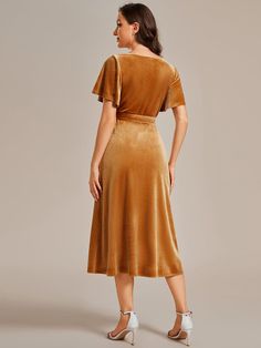 Elevate your wedding guest attire with this exquisite One-Piece Type Short Sleeves V-Neck Velvet Midi Wedding Guest Dress. The classic V-neck and short sleeves add a touch of femininity, while the soft velvet fabric creates a luxurious and glamorous feel. Whether attending a traditional church ceremony or a modern outdoor wedding, this dress is the perfect choice for creating a polished and refined ensemble that will leave a lasting impression. Fit: Please refer to size chart. Length: Midi lengt Modern Outdoor Wedding, Cricut Invitations, Midi Wedding Guest Dress, Wedding Guest Attire, Goddess Gown, February Wedding, Tea Length Wedding, Prom Dress Plus Size, Church Ceremony