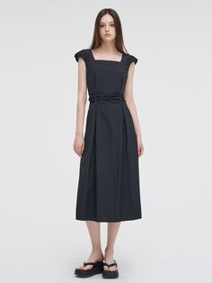 This is a trendy and feminine dress by ETMON that is made out of high quality and sturdy material. With distinctive mood of the design and modern feminine look, you can style it for your casual daily outfit.- Pin tuck and dart detail on the sleeve- Shirring detail on the waist with strap- Feminine and trendy look Chic Midi Dress With Folds For Work, Chic Ruched Midi Dress For Office, Black Dresses With Folds For Workwear, Workwear Midi Dress With Folds, Modern Midi Dress For Office In Summer, Modern Summer Midi Dress For Office, Modern Summer Office Midi Dress, Spring Workwear Midi Dress With Folds, Spring Midi Dress For Work With Folds