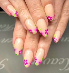 French tip flower nails for May. French Tip Flower Nails, Nails For May, French Tip Flower, Nails Art Ideas, French Tip Nails