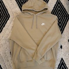 Brand New Nike Hoodie In Awesome Condition! Nike Tops Women, Birthday Wishlist, Nike Hoodie, Colorful Hoodies, Christmas Wishlist, New Nike, Nike Tops, Nike Women, Sweatshirts Hoodie