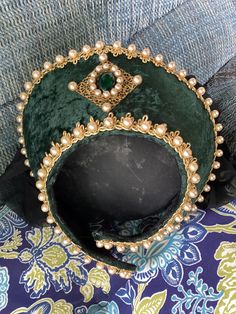 Handmade green brocade Headress for medieval costume. Faux pearl accents with large centerpiece jewel. Blade veil Traditional Handmade Costume Hats And Headpieces, Traditional Handmade Costume Headpieces, Traditional High Crown Costume Hat For Wedding, Medieval Veil, Chain Maille Necklace, Tudor Fashion, Large Centerpiece, Medieval Costume, Chain Maille