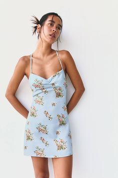 Short floral dress with open back - pull&bear Short Floral Dress, Open Back Mini Dress, Floral Dresses Short, Straight Neckline, Pull & Bear, Maxi Dress Trend, Petite Maternity, Orange Dress, Skirted Swimwear