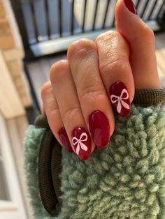 #rednails #pink #bows #trending #nails #christmasnails Nail Burgundy, Nails Maroon, Nails Application, Nail Tattoos, Bow Nail, Kutek Disney, Colourful Nails, Swag Ideas, Wine Nails