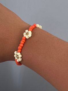 Glass bead bracelet with the colors coral white and gold. Decorated with flowers and are able to customize the color Handmade White Beaded Flower Bracelets, White Flower-shaped Adjustable Beaded Bracelets, Adjustable White Flower Beaded Bracelets, Handmade White Flower Beaded Bracelets, White Handmade Flower Shaped Beaded Bracelets, White Beaded Flower Bracelets, Handmade White Flower-shaped Beaded Bracelets, White Beaded Flower-shaped Bracelet, White Flower-shaped Beaded Bracelets