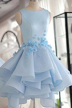 Silhouette: A LineHem-length: Knee LengthFabric: OrganzaNeckline: Scoop NeckSleeve: SleevelessEmbellishment: Floral Original Prom Dresses, Prom Dresses Short Blue, Scoop Neck Prom Dress, Gaun Koktail, Tulle Homecoming Dress, Prom Dresses 2018, Blue Homecoming Dresses, فستان سهرة, Satin Prom Dress