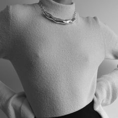 El colgante está disponible en plata de ley y oro vermeil con ante negro y se puede usar largo o corto ya que el cordón se ata.

 Medidas del colgante

 Hecho a mano en Nueva York. Modern Formal Choker Chain Necklace, Classic Clavicle Chain Necklace For Evening, Modern Formal Chain Necklace With Pendant, Modern Pendant Chain Necklace For Formal Occasions, Modern Formal Pendant Chain Necklace, Timeless Evening Necklace, Classic Evening Choker Necklaces, Classic Choker Necklace For Evening, Minimalist Sterling Silver Clasp Necklace For Formal Occasions