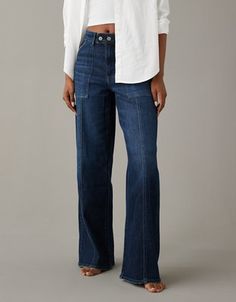 A high rise & wide leg for a cool, slouchy fit. Weekend Casual Outfits, Wide Leg Jeans Outfit, Dressy Jeans, Wide Leg Pants Outfits, Quoi Porter, Travel Capsule, Shank Button, 2024 Fashion, Best Jeans