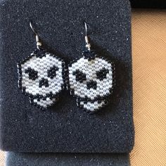 These Sweet Little Day Of The Dead Or Halloween Earrings Are Handmade Of Brick Stitch Using Dead Needs. They Measure 2" From Ear Wire To End Of Skull . Mood Ring Colors, Day Of The Dead Halloween, Hammered Copper Earrings, Pearl Earrings Handmade, Flamingo Earrings, Carnelian Earrings, 2 Earrings, Snake Earrings, Jewelry Hand