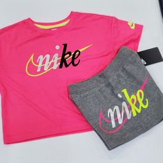 Nwt Bin Pe S Nike Sets With Graphic Print And Crew Neck, Nike Crew Neck Sets With Graphic Print, Nike Graphic Print Crew Neck Sets, Pink Graphic Print Sets For Summer, Pink Short Sleeve Sportswear T-shirt, Nike Casual Crew Neck Sets, Pink Graphic Print Sets For Playwear, Pink Playful Sets With Graphic Print, Nike Casual Loungewear Sets