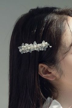 KOODING carries the latest SOO & SOO hair clips & pins. KOODING is the global leading shopping website in providing authentic Korean fashion, beauty and lifestyle items, including clothing, cosmetics, shoes, accessories, and bags in affordable, fast, easy, and safe way. Casual Hair Accessories, Korean Hair Clip Accessories, Korean Hair Accessories Aesthetic, Cute Aesthetic Hair Accessories, Cute Hairstyles With Hair Pins, Korean Hairpin Style, Cute Korean Accessories, Cute Korean Hair Accessories, Korean Accessories Hair