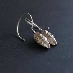 Nature earrings -Sterling silver dangle earrings -Cardamom earrings-Botanical jewelry -Nature jewelry -Gift for her -Gift for chef or cooks Sterling silver cardamom pod earrings nature cast from a real cardamom using the lost wax method. The cardamom soldered in Sterling silver wire hook and has matte finish. Material: Sterling silver Cardamom pod size : 2cm Total length:4cm Please note that every piece you purchase from cyklu is unique and handmade by me. You can make it yours or turn it into g Silver Nature-inspired Earrings For Everyday, Silver Everyday Nature-inspired Earrings, Silver Nature-inspired Everyday Earrings, Everyday Silver Nature-inspired Earrings, Nature-inspired Drop Earrings With Lever Back Ear Wires, Nickel-free Sterling Silver Nature-inspired Earrings, Sterling Silver Teardrop Linear Earrings For Gift, Silver Drop Earrings With Nature-inspired Style, Nature-inspired Silver Drop Earrings