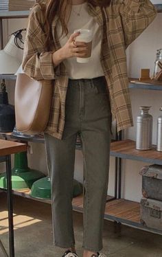 Classy Korean Fashion, Collage Outfits Casual, Brown Oversized Shirt, Business Casual Clothes, Fashion Inspo Summer, Brown Flannel, Korean Casual Outfits