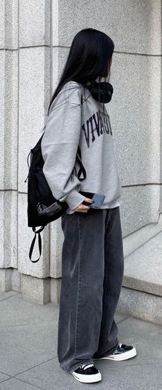 Baggy Clothes Outfit, Pakaian Hipster, Baggy Outfit Ideas, Estilo Tomboy, Mode Emo, Stile Hijab, Oversized Outfit, Korean Casual Outfits, Baggy Style