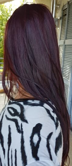 Pelo Color Borgoña, Pelo Color Vino, Black Cherry Hair, Violet Hair Colors, Cherry Hair Colors, Wine Hair Color, Hair Color Mahogany, Mahogany Hair, Maroon Hair