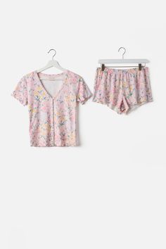 The exclusive Floral Fields set is as cute as it is comfortable. Crafted with the softest fabric, it is ideal for lounging or a peaceful night's sleep. Spring Set, Sleepwear & Loungewear, Print Pajamas, Sleep Comfortably, Pj Sets, Pajama Set, Final Sale, Soft Fabrics, Pajamas