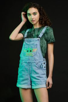 Her Universe - Carry the Child with you everywhere with these denim shortalls from The Mandalorian. The Child is embroidered on the bib pocket with the Sorgan frog legs embroidered on the left hip pocket. Mandalorian Inspired Outfit, Disney Outfits Women, Denim Shortalls, Star Wars Fashion, Culture Clothing, Disney Bound Outfits, Her Universe, Fashion Star, Feminine Blouses