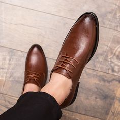 Mens Business Shoes, Shoes Office, Casual Dress Shoes, Oxford Shoes Men, Popular Shoes, Business Shoes, Brogue Shoes, Brown Shoes, Formal Shoes For Men